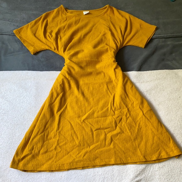 Dress in a dark mustard yellow colour. Size 13/14 Girls. Dress is from Zara. - Picture 1 of 4